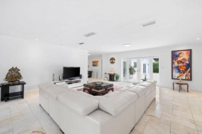 Opal Oasis - Pool, Spa, Luxury in Great Location!